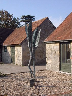 Sculpture by Marzia Colonna outside the Summerleaze Gallery